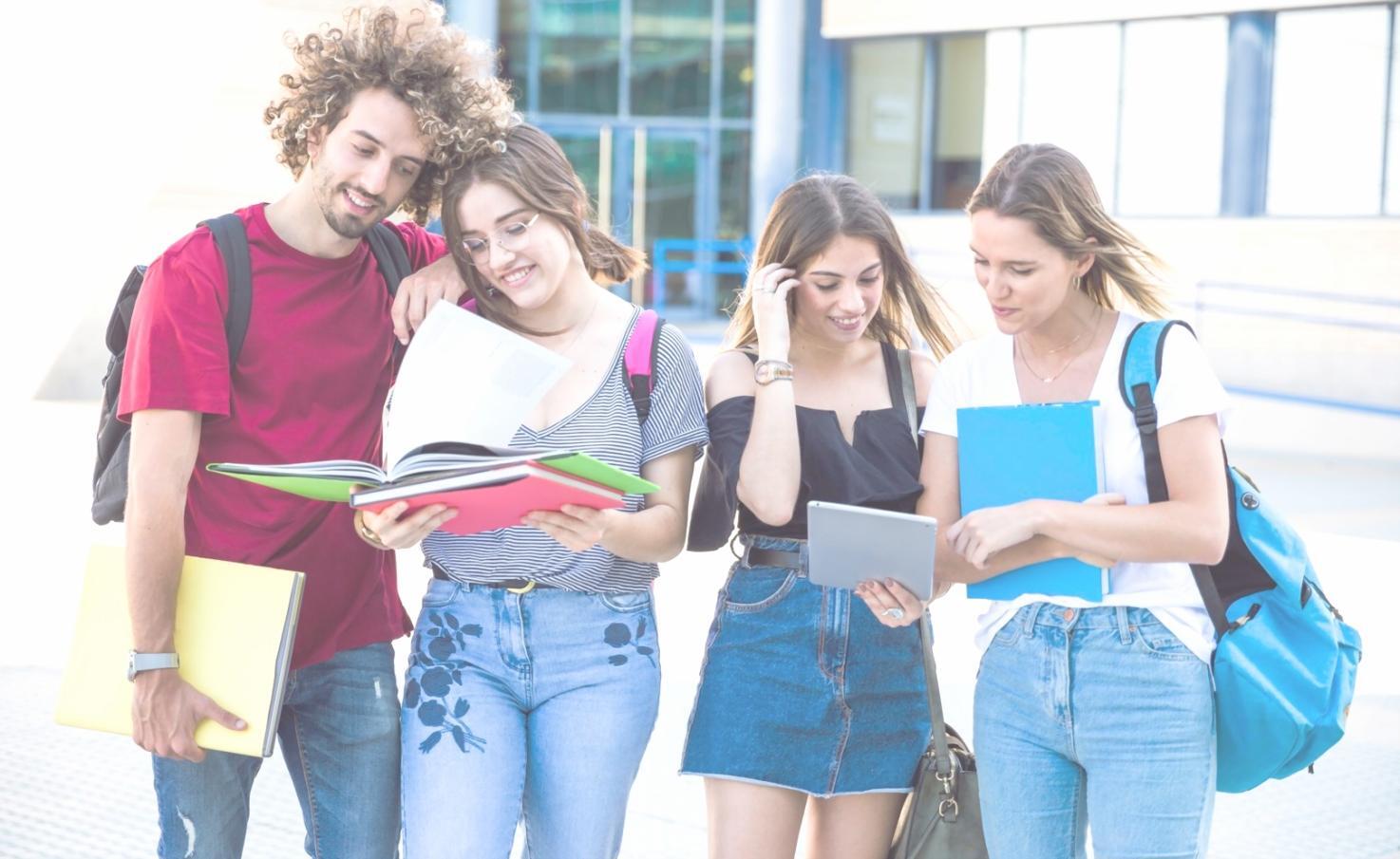 Студенты изучают стратегии влияния на аудиторию