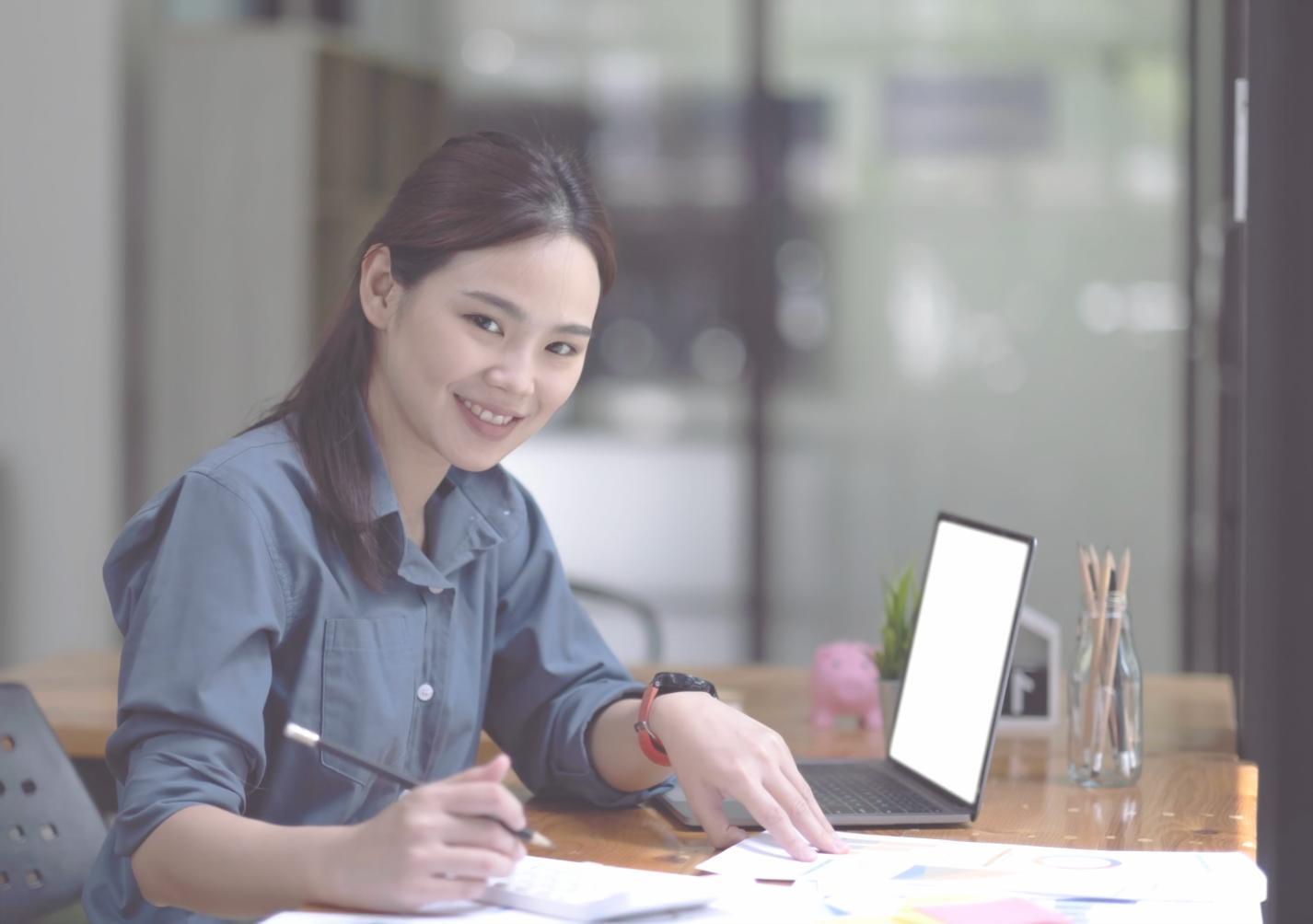 Выпускники программы инфлюенсер-маркетинга на церемонии завершения курса